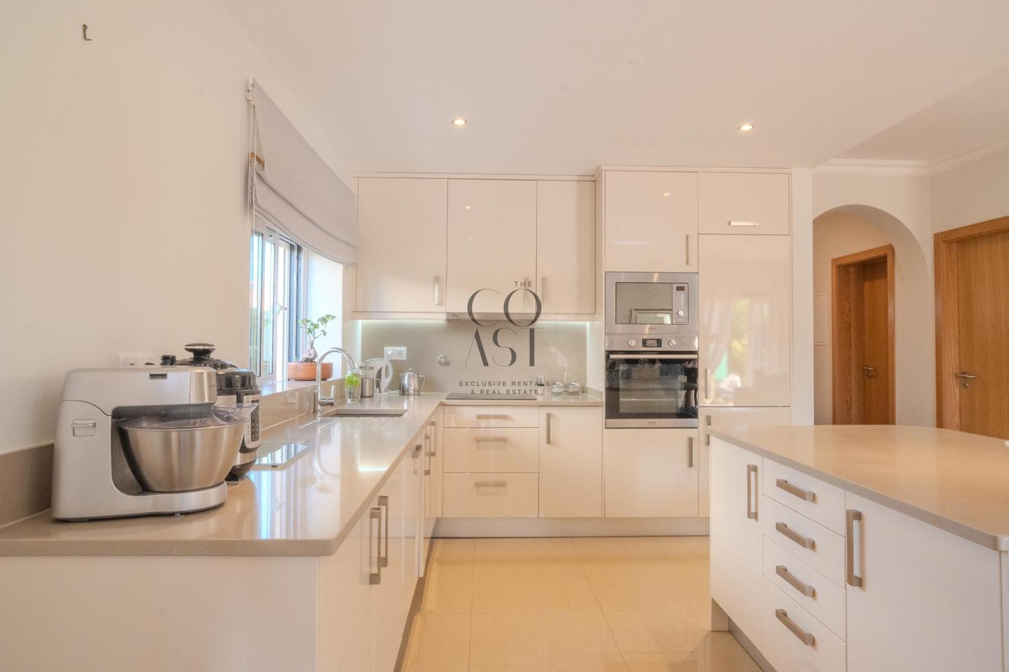 Private House With Garden & Pool By The Coast Exclusive * Lagos